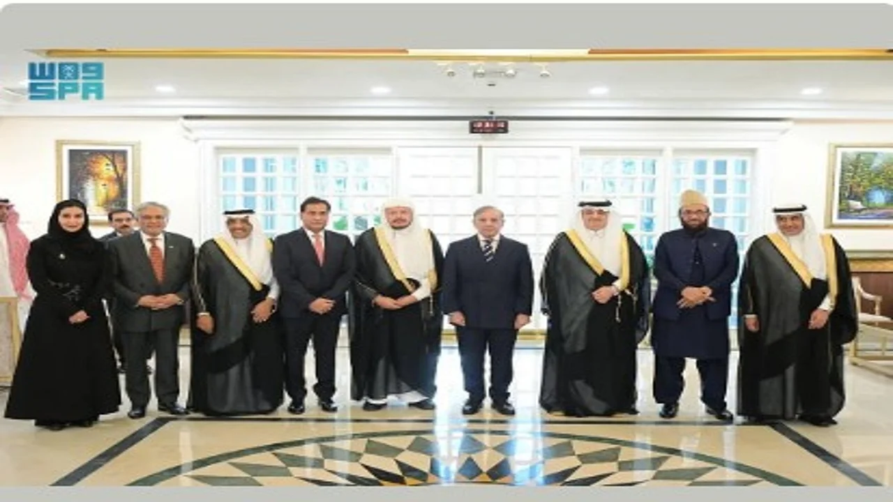 رئيس مجلس الشورى يبحث مع رئيس وزراء باكستان سبل تعزيز العلاقات الثنائية